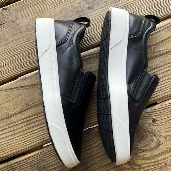 Vionic Kimmie Black Leather Slip On Sneaker  size 7.5 - Picture 3 of 6